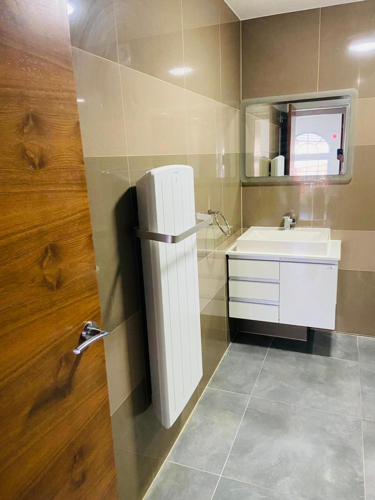Modern Flat With Free Parking Close To Birmingham Centre Buitenkant foto